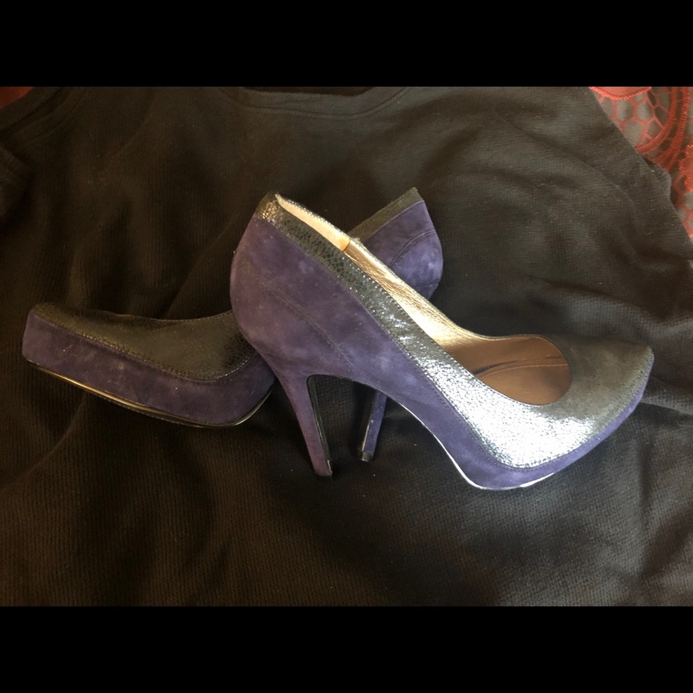 BCBG two toned heels...
